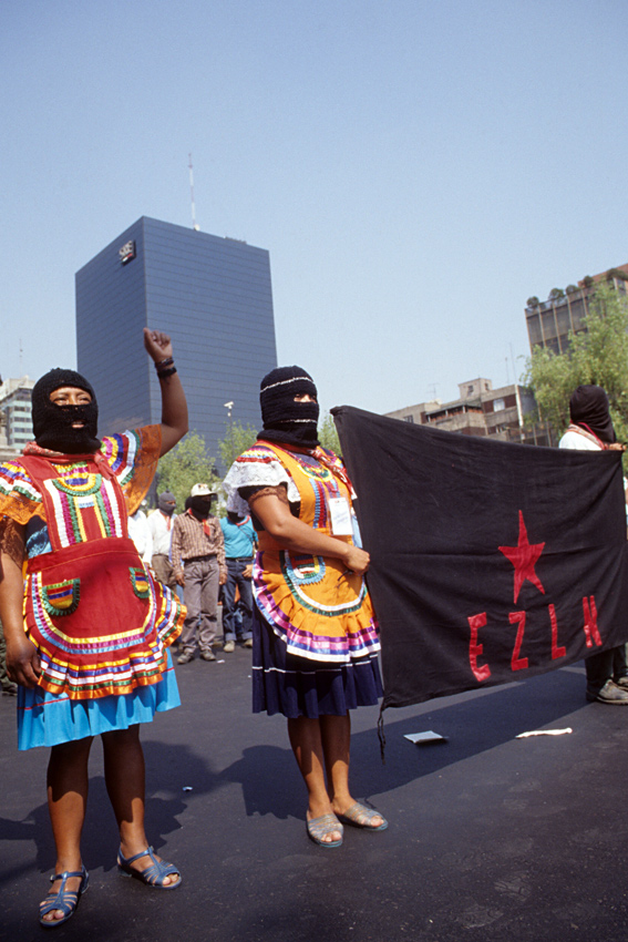 EZLN protest against militarization in Chiapas, México D.F. 1999