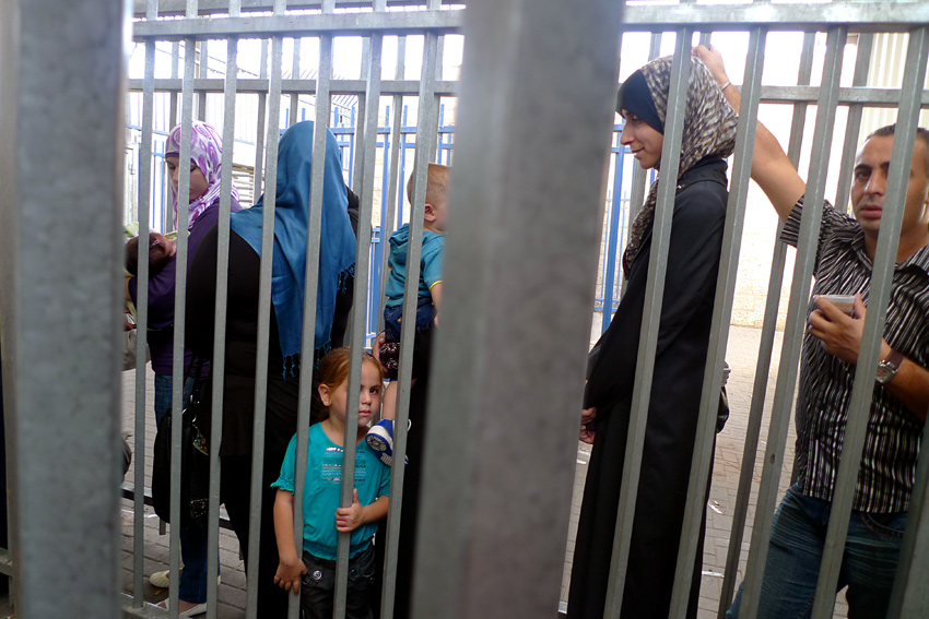 Entrance to Jerusalem for Palestinians possessing the right documents Entrance to Jerusalem for Palestinians possessing the right documents
